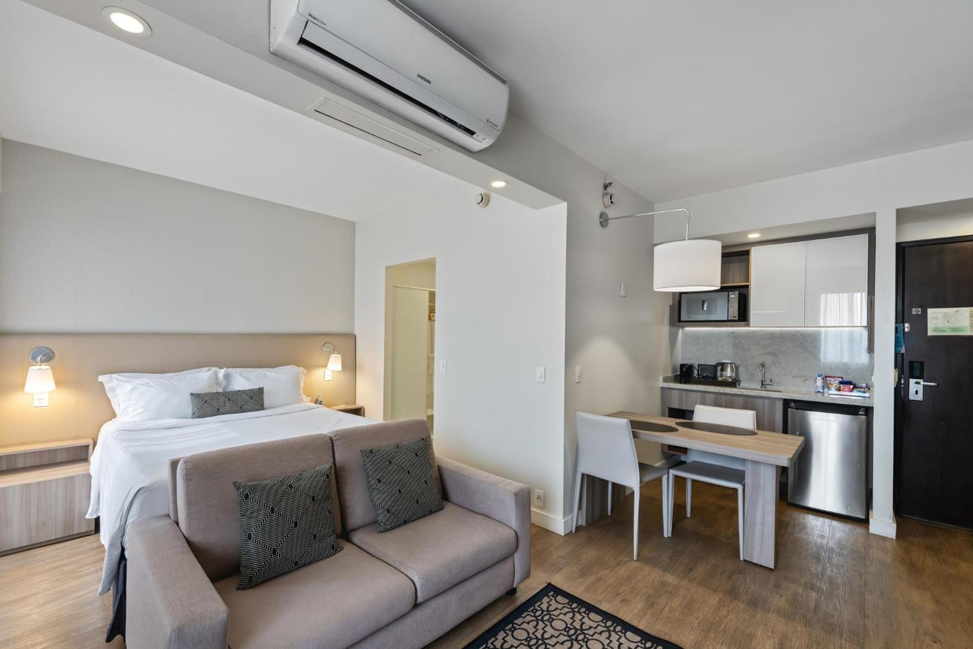 Deluxe Queen Room with Bonus Amenities