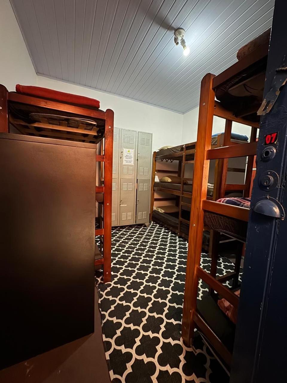 Cama em Dormitório Misto com 10 Camas