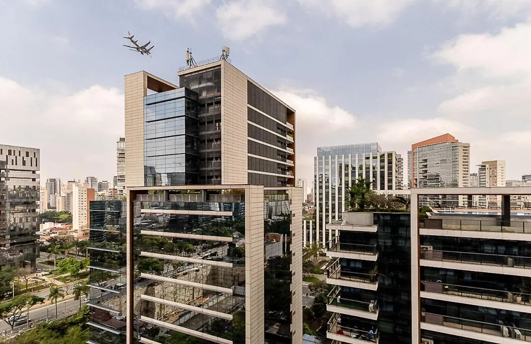 Studios luxuosos no Itaim Bibi com vaga de garagem.-1