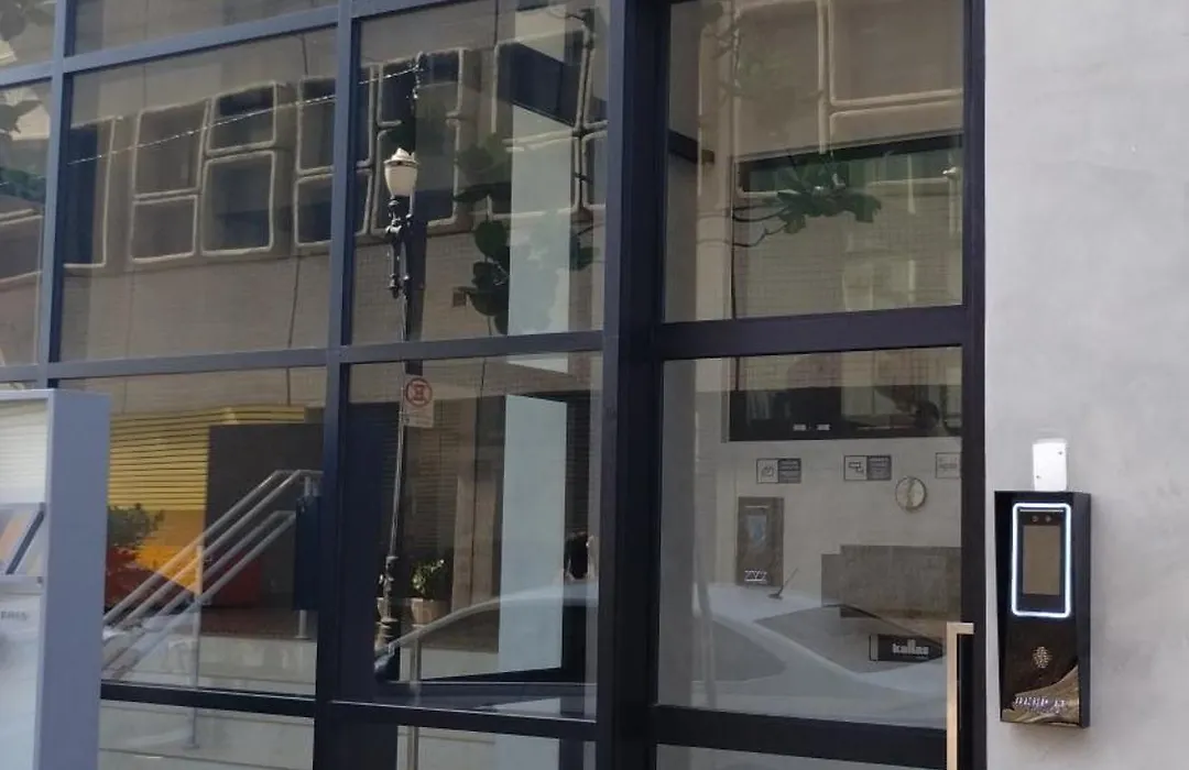 Studio Lindo; no centro em frente ao metrô!-1