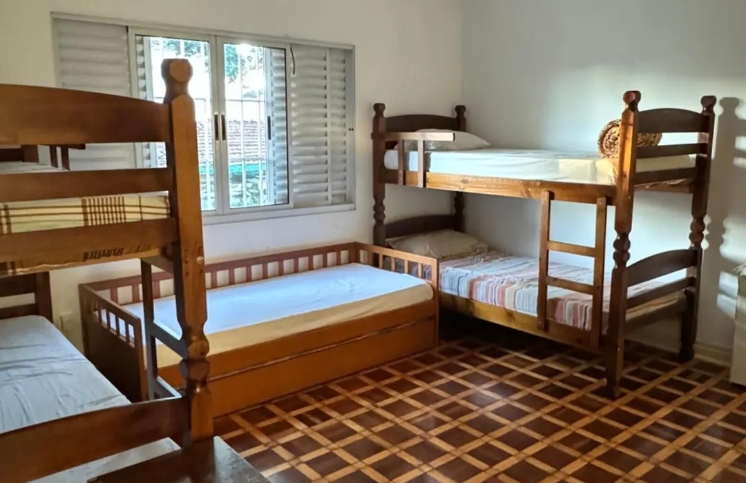 Quarto privativo em residência ótima localização-1