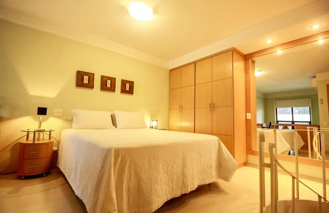 Apartamento Duplex Place Vendome! Moema, 58m2, Amplo, Conforto, Luxo! Servicos, Estacionamento, Internet, Metro!-1