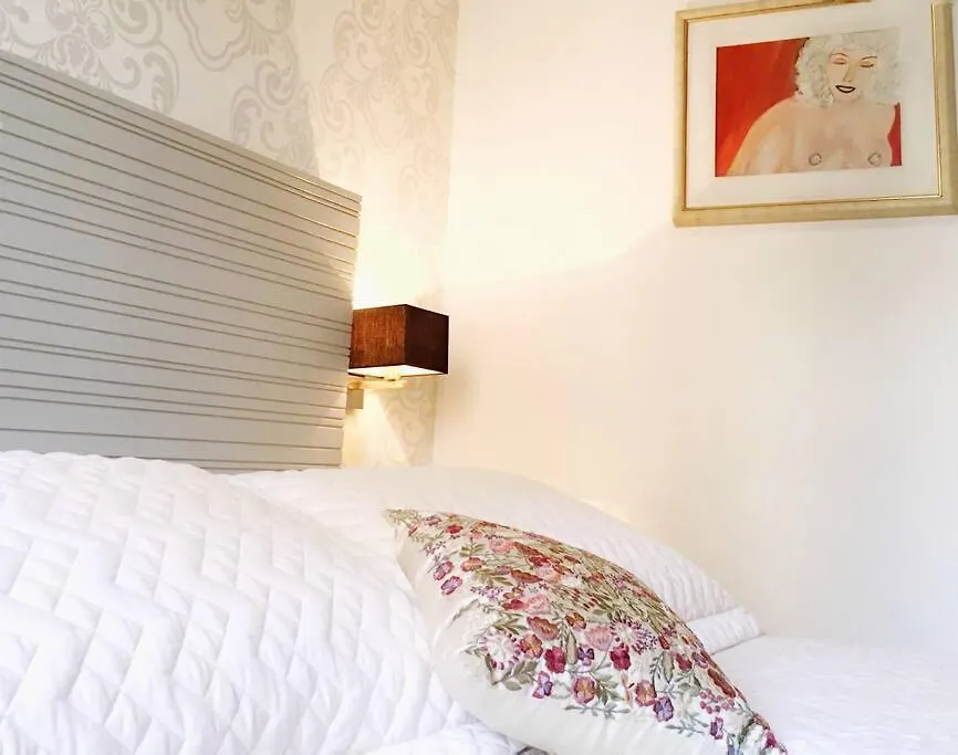 Condo Exclusivo na Vila Nova com Limpeza, Academia e Piscina-1