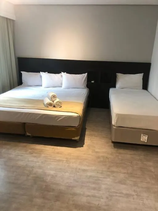 Apartamento lindo com garagem-1