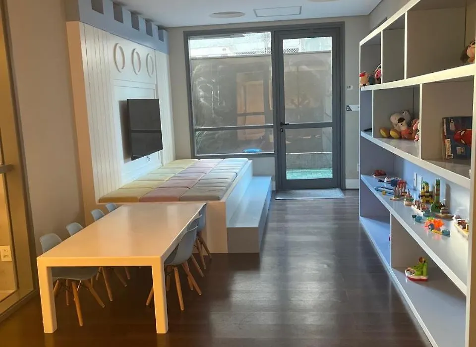 Studio Moema Completo Com Vaga Grátis e Localização Premium-1