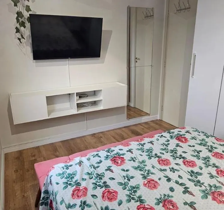 Quarto em Jabaquara para mulheres e casal-1