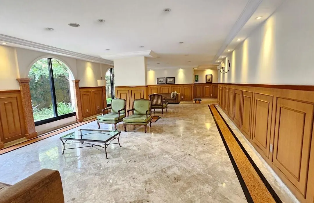 Flat Moderno c/ Janela Antirruído, Garagem, Piscina e Sauna-1