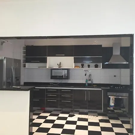 Apartamento para pessoas de família ou a negócio, Ap Grande 3 quartos no Brás próximo igreja Mundial,mercado municipal, 25 de março, templo Salomão, metro Dom Pedro ll, bancos, mercado e etc-2