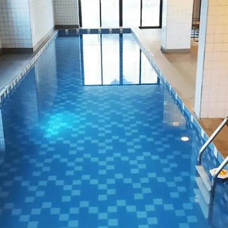 Flat em Moema na avenida Ibirapuera com cozinha, estacionamento, piscina e serviços-3