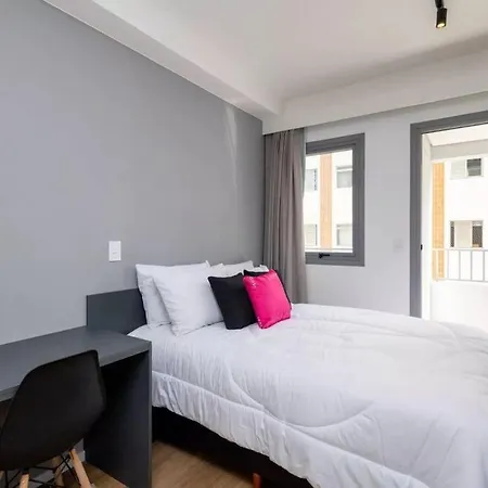 Studio Metro Brooklin 902-3