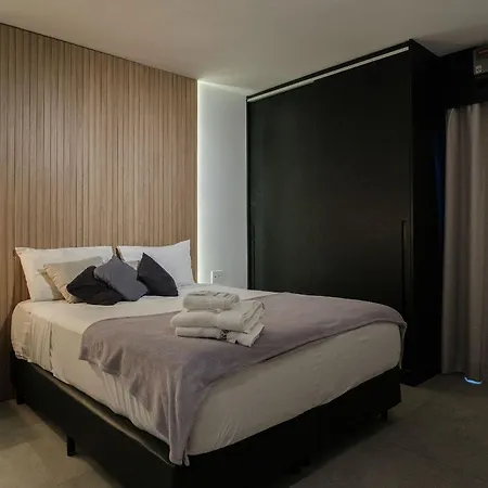 Perfeito Studio na Bento Freitas Cama Queen AC/WF-3