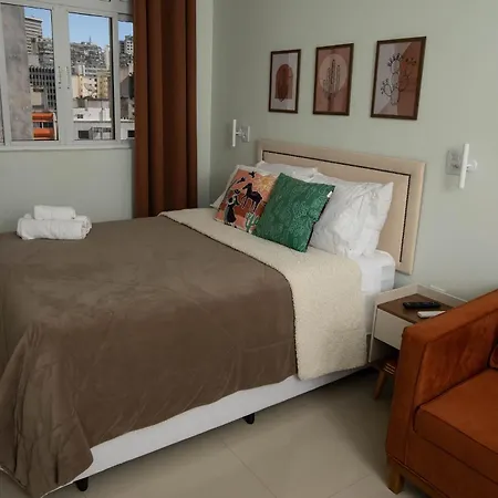 Prédio central com apartamentos reformados-3