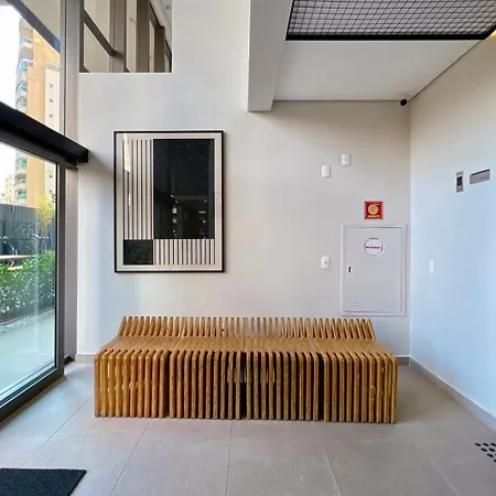 Apartamento com Varanda Excelente Localização no Itaim bibi-2