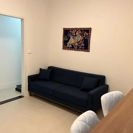 Pequeno apartamento metrô paraíso-2