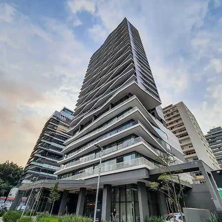 Prédio com rooftop e café da manhã ao lado da Faria Lima - JFL-3