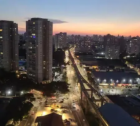 Apto ao lado do metrô de SP-2