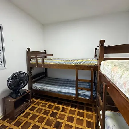 Quarto privativo em residência ótima localização-3