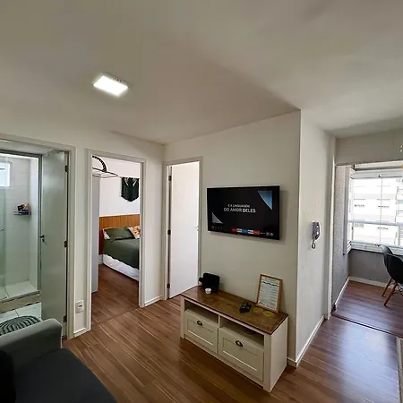 Apartamento aconchegante e moderno com varanda na Rua Guaicurus-2