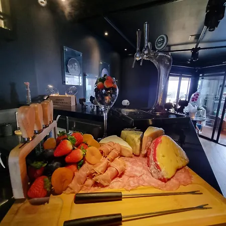 Morumbi, Apartamento Pub, SPA com hidromassagem, PISCINA Aquecida PRIVATIVA, LAREIRA, tudo que você precisa para descansar, trabalhar ou realizar aquela comemoração! Com total conforto e PRIVACIDADE! O Apt Nota 10 de SP!-3
