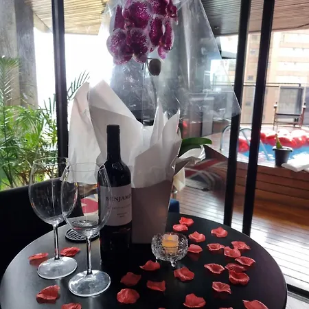 Morumbi, Apartamento Pub, SPA com hidromassagem, PISCINA Aquecida PRIVATIVA, LAREIRA, tudo que você precisa para descansar, trabalhar ou realizar aquela comemoração! Com total conforto e PRIVACIDADE! O Apt Nota 10 de SP!-2