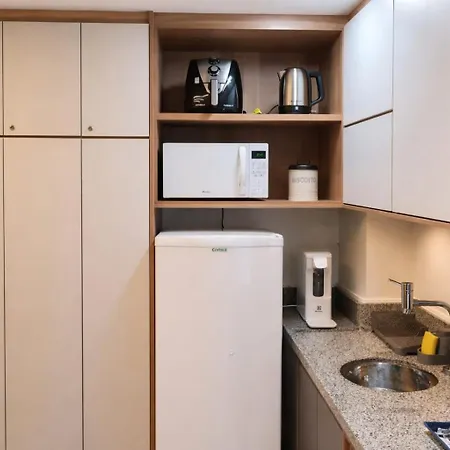 Studio moderno Wi-Fi rápido Próximo ao Metrô Check-in 24hs-3