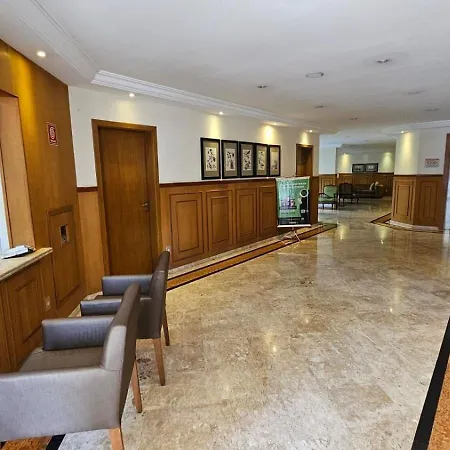 Flat Moderno c/ Janela Antirruído, Garagem, Piscina e Sauna-2