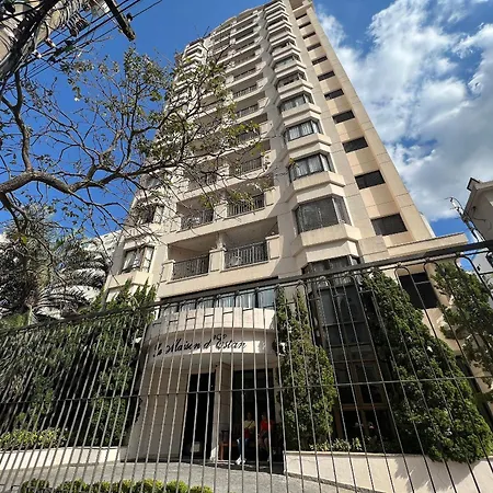 Flat Moderno c/ Janela Antirruído, Garagem, Piscina e Sauna-3