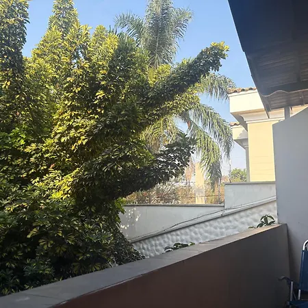 Suíte Ampla com Varanda Casa de Alto Padrão Moema Aeroporto CGH-2