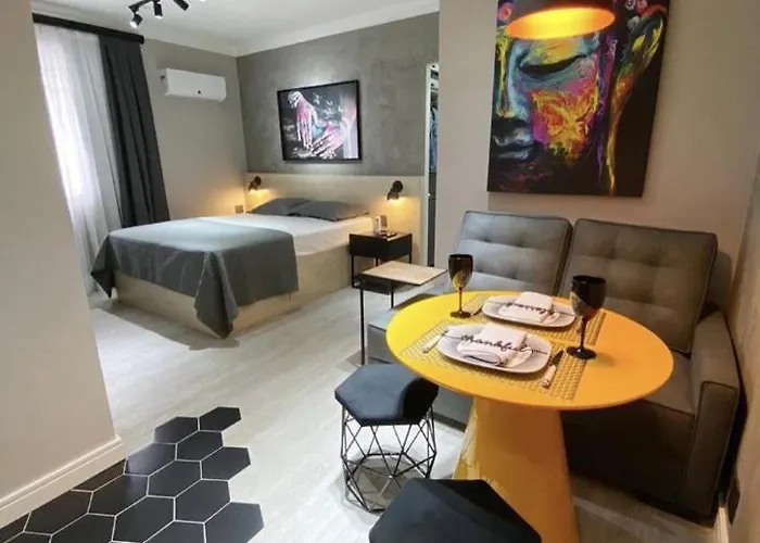 Studio moderno - Jardins: Cama Queen, Ar e Garagem