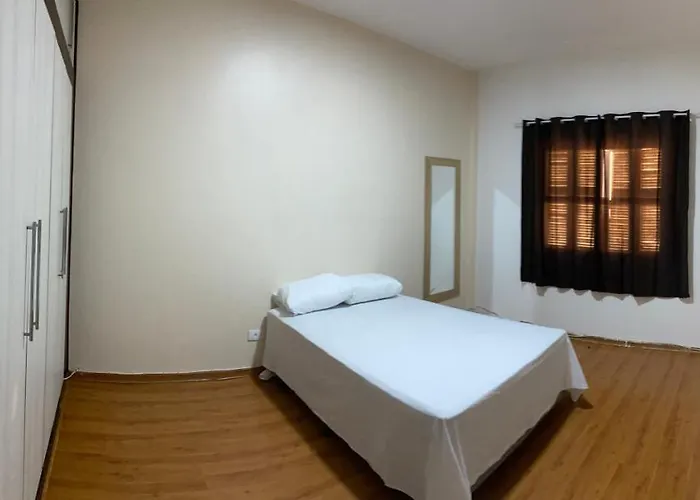 Apartamento para pessoas de família ou a negócio, Ap Grande 3 quartos no Brás próximo igreja Mundial,mercado municipal, 25 de março, templo Salomão, metro Dom Pedro ll, bancos, mercado e etc São Paulo