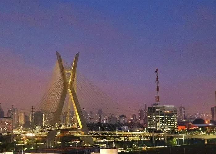81 · Apto todo Morumbi (5 min-Hosp Einstein)