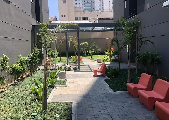Loft aconchegante com piscina a um passo do metrô