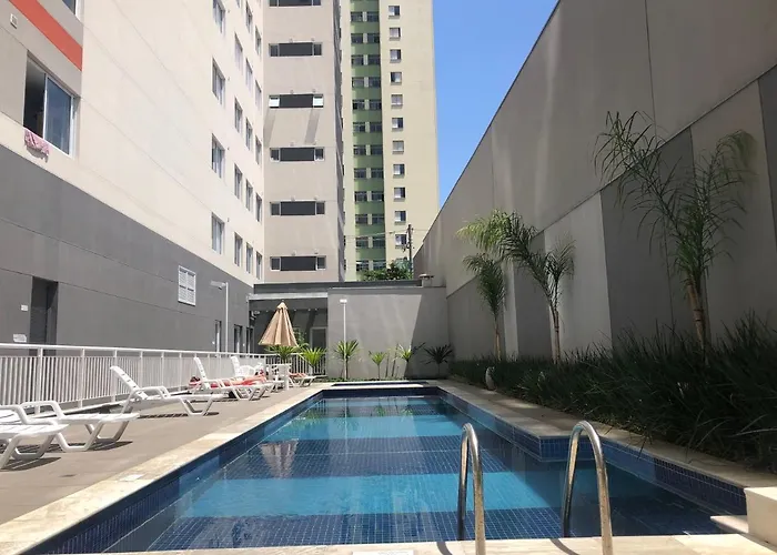 Loft aconchegante com piscina a um passo do metrô