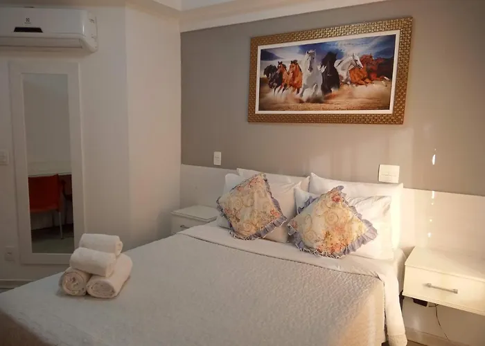 Studio Aconchego, próximo a Rua da Consolação, aos Metros República e Anhangabaú, com ar condicionado, piscina, academia, wifi e varanda