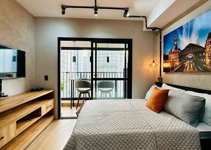 Conforto, Estilo e Vista Panorâmica a Passos da 25 de Março!