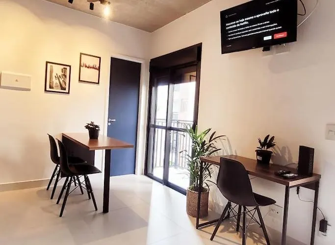 Studio novo otima localização com academia.