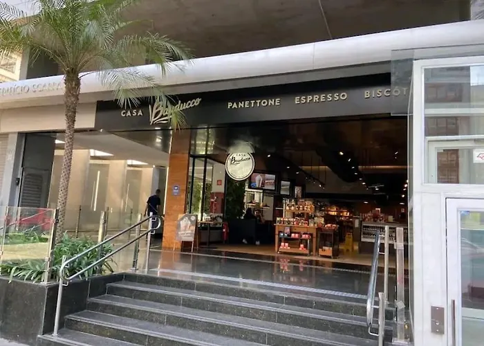Studio na Paulista com vista para o MASP