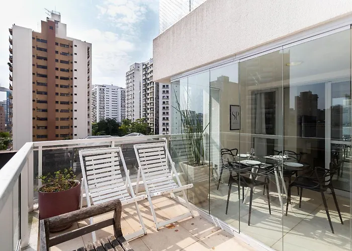 Studio moderno com varanda