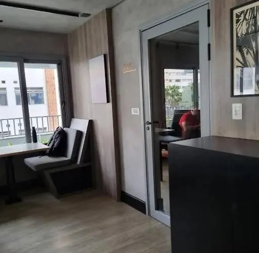 Studio mobiliado, com garagem, 50m metrô Brooklin, próximo shopping Morumbi em SP