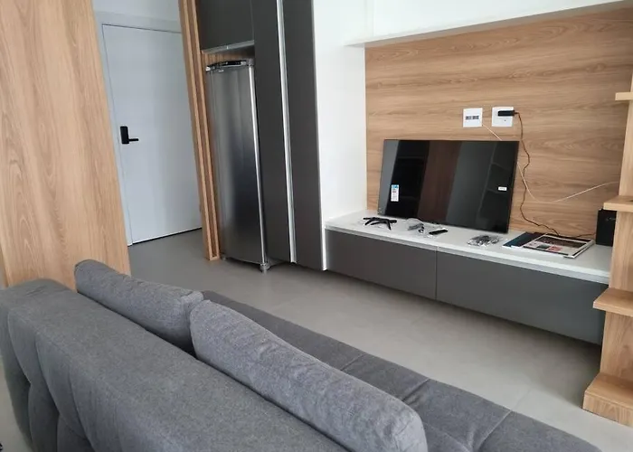 Studio mobiliado, com garagem, 50m metrô Brooklin, próximo shopping Morumbi em SP