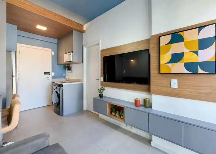 Apartamento com Varanda Excelente Localização no Itaim bibi