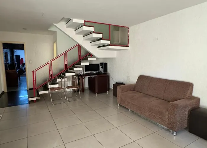 Quarto privativo em residência ótima localização