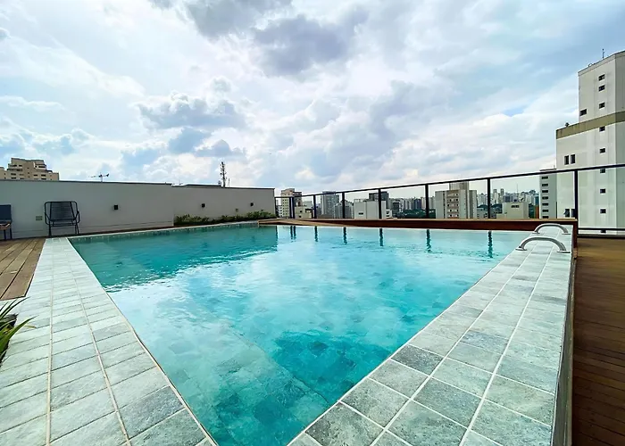 Studio amplo com A/C e piscina no terraço