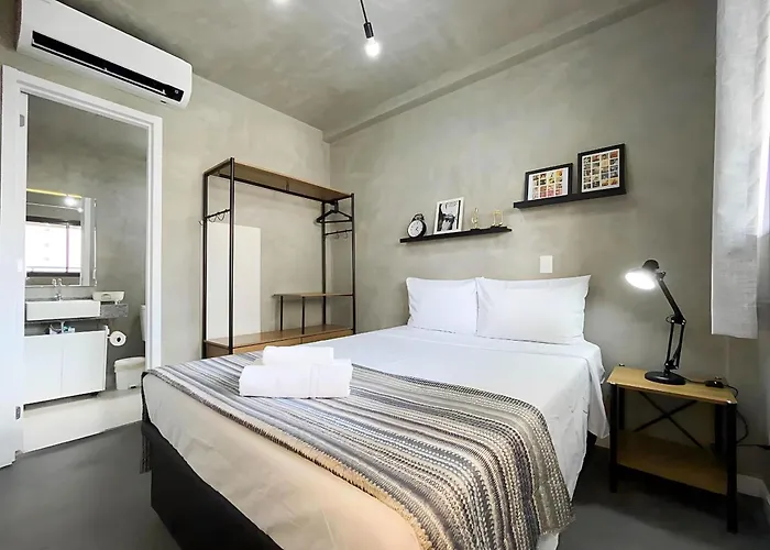 Studio amplo com A/C e piscina no terraço