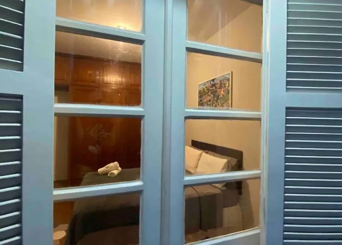Apto Com Dois Quartos, Pertinho Do Metro Faria Lima