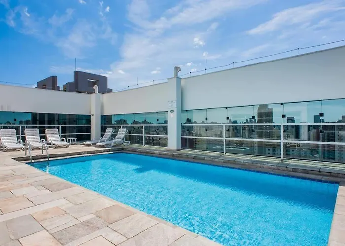 Condo Exclusivo na Vila Nova com Limpeza, Academia e Piscina