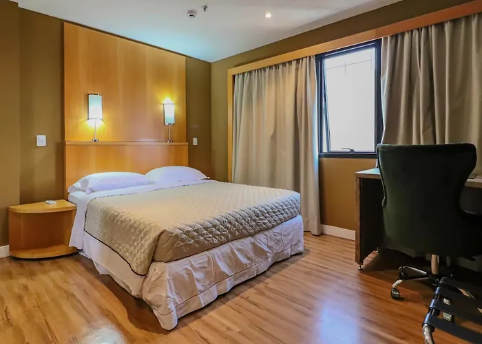 1707 Flat com duas suites com serviço de Hotel no Itaim Bibi!