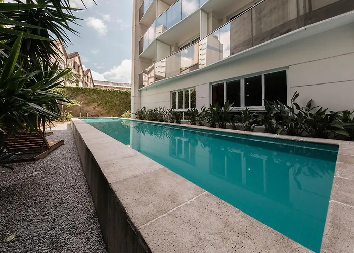 LZ414 - Conforto na Luz: Apto Moderno com Piscina