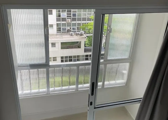 Apto com varanda na Paulista