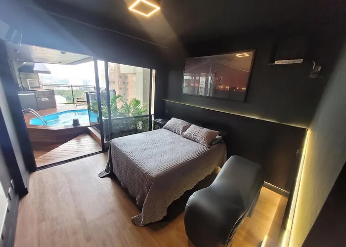 Morumbi, Apartamento Pub, SPA com hidromassagem, PISCINA Aquecida PRIVATIVA, LAREIRA, tudo que você precisa para descansar, trabalhar ou realizar aquela comemoração! Com total conforto e PRIVACIDADE! O Apt Nota 10 de SP!